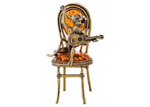 Фигурка сувенирная «Кот» BronzaMania, «Кот — Певец с гитарой на стуле» (с янтарем)